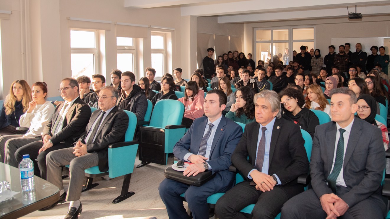 Rektör Prof. Dr. Aksoy, lise öğrencileriyle bir araya geldi